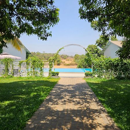 River Estates Luxury Resort & Spa Karjat Zewnętrze zdjęcie