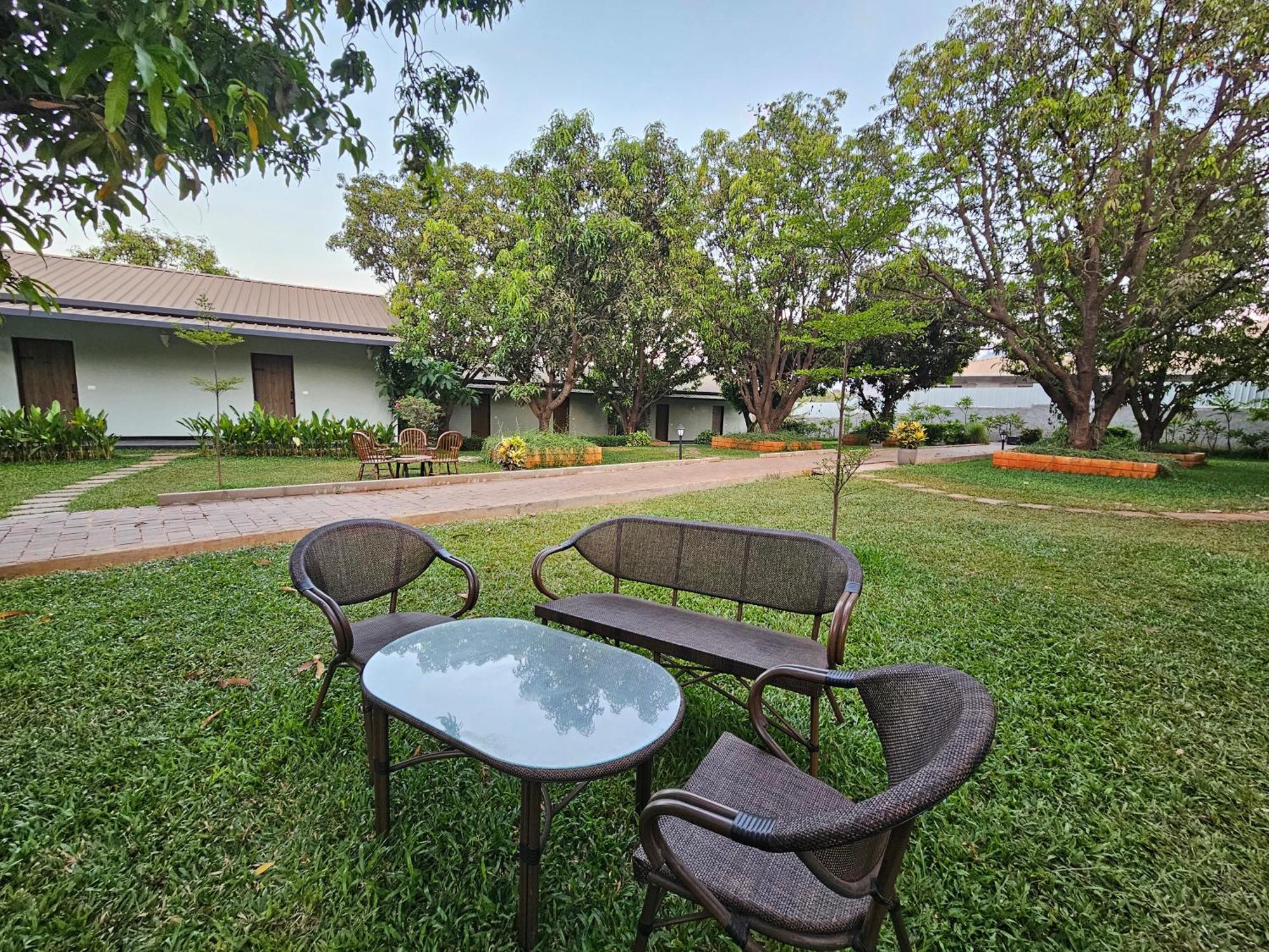 River Estates Luxury Resort & Spa Karjat Zewnętrze zdjęcie